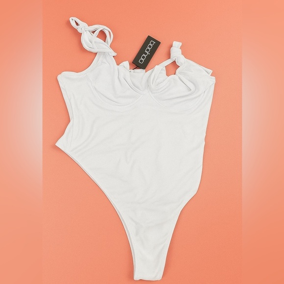 Boohoo Plus Tie Shoulder Underwired Swimsuit | Size 24 | NWT 💖 - Picture 1 of 4
